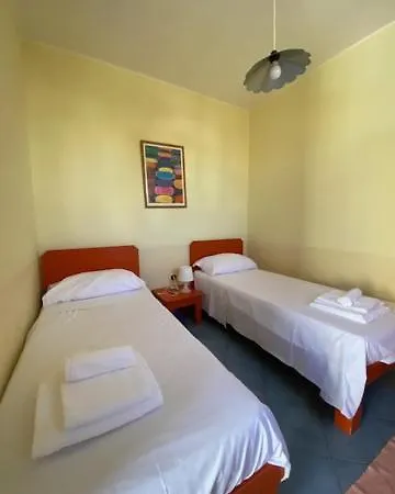 V Aparthotel *