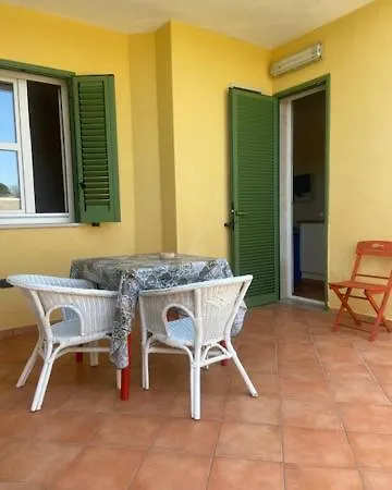V Aparthotel *