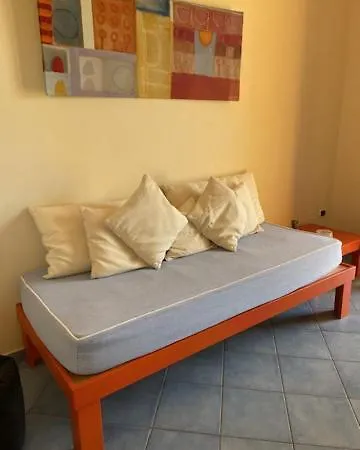 V Aparthotel *